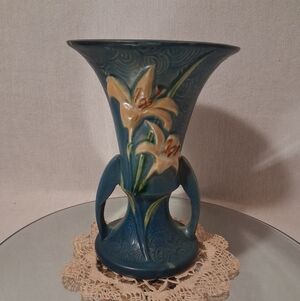 Elegant Blue Floral Vase